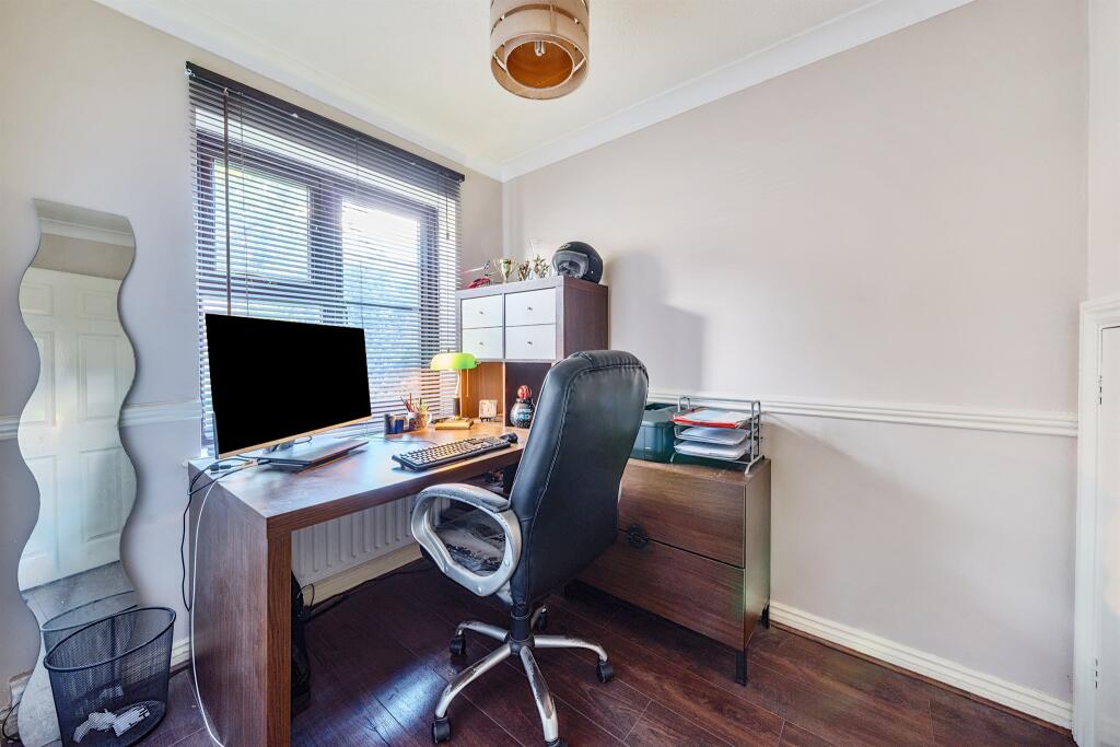 4 bed Detached