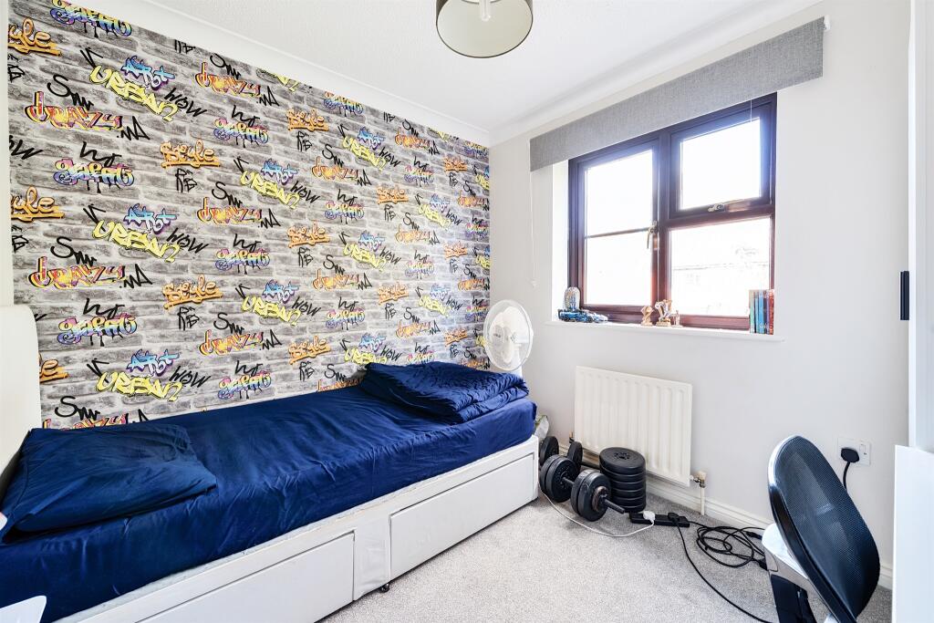 4 bed Detached