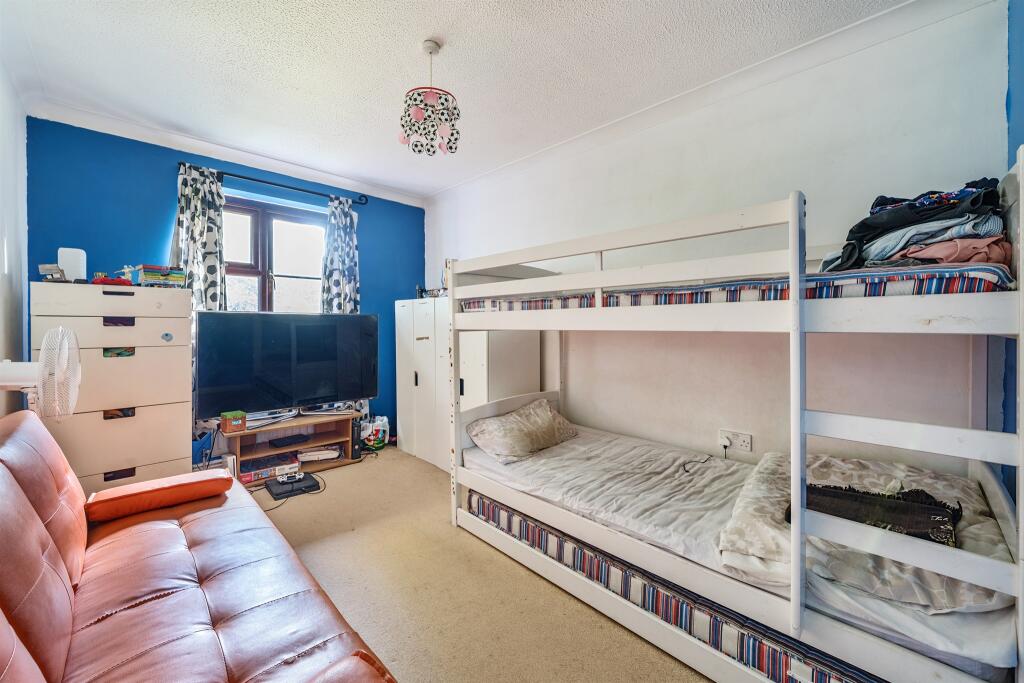 4 bed Detached
