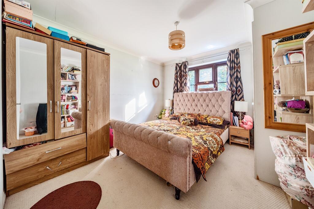 4 bed Detached