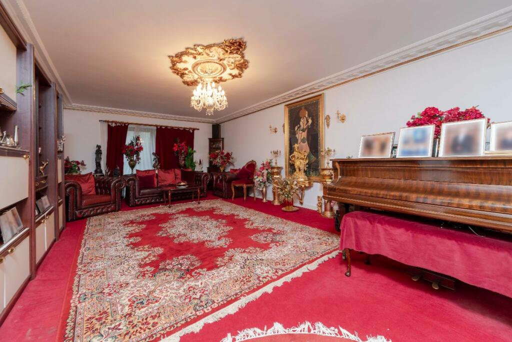 4 bed Detached