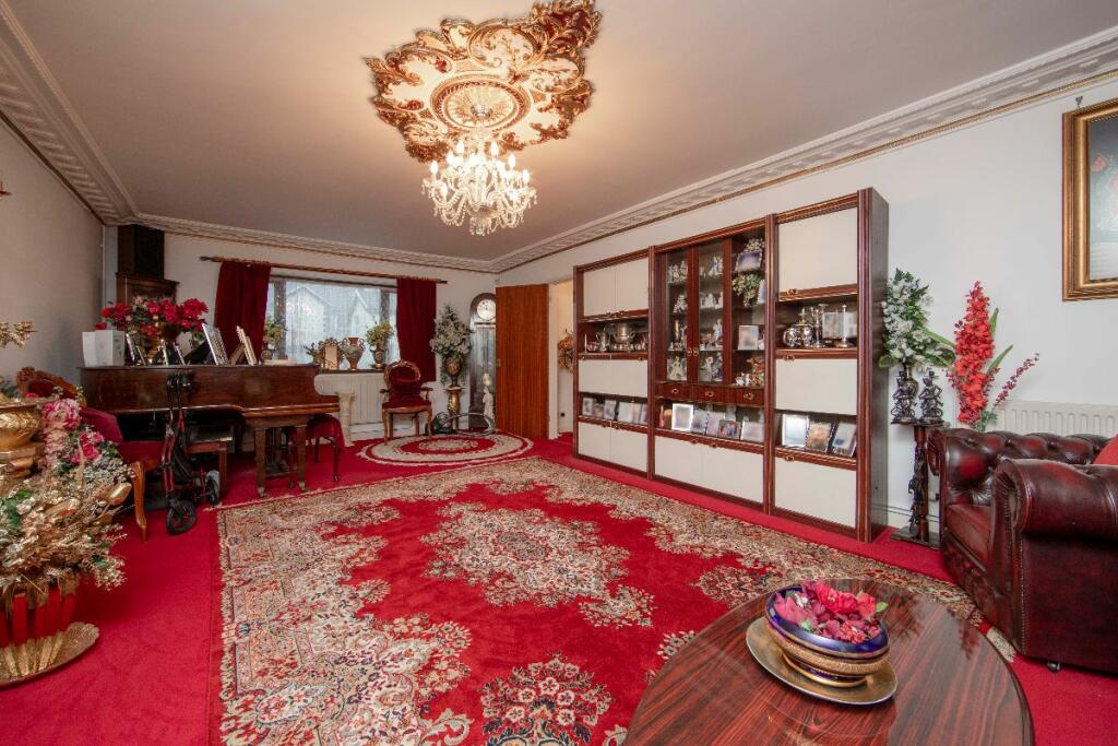 4 bed Detached