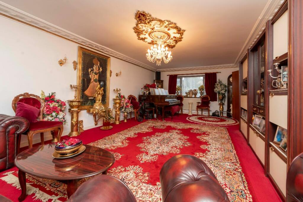 4 bed Detached