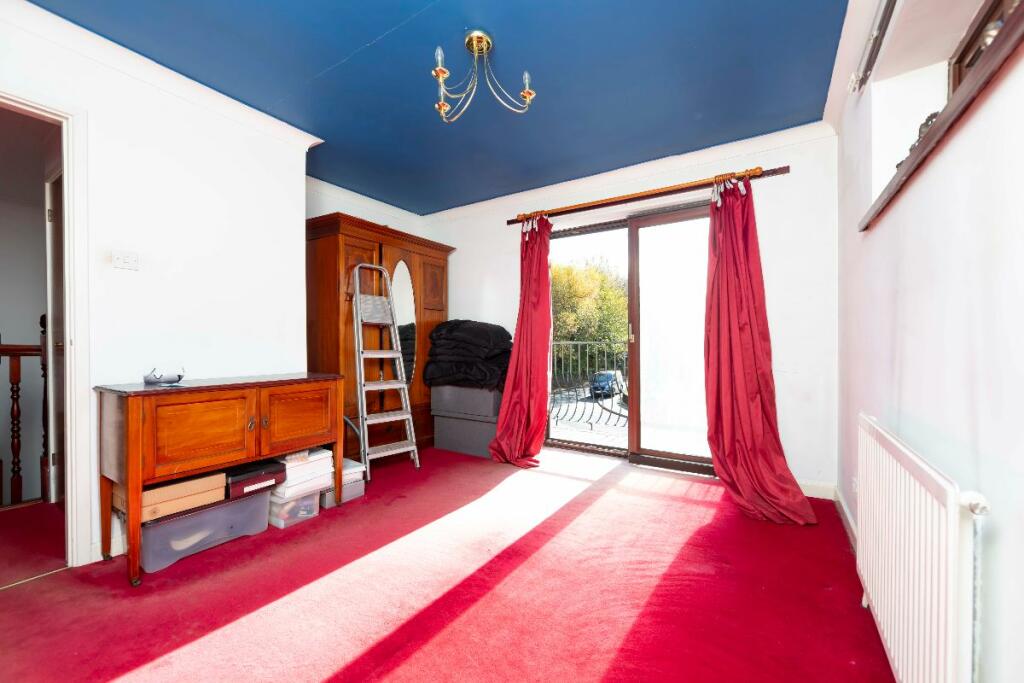 4 bed Detached