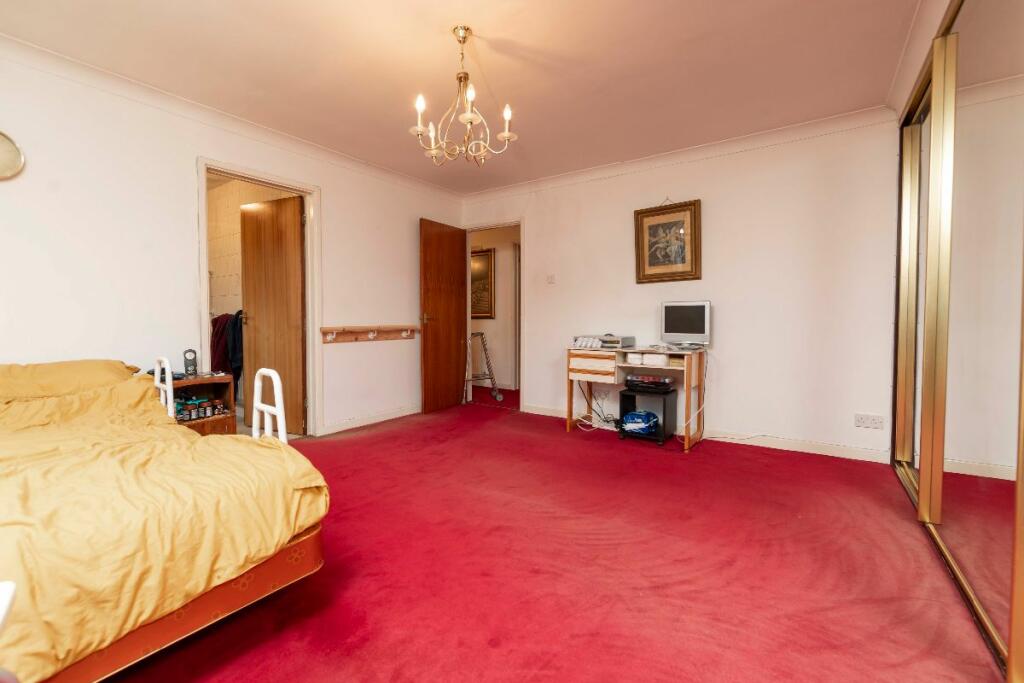 4 bed Detached
