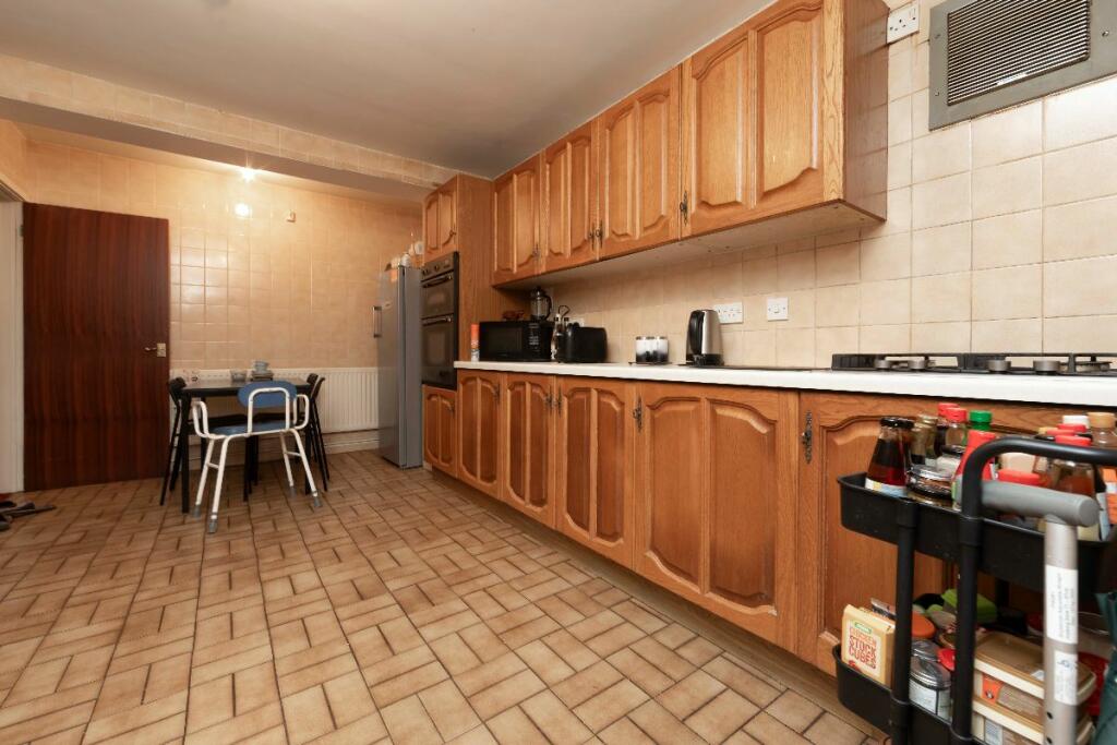 4 bed Detached