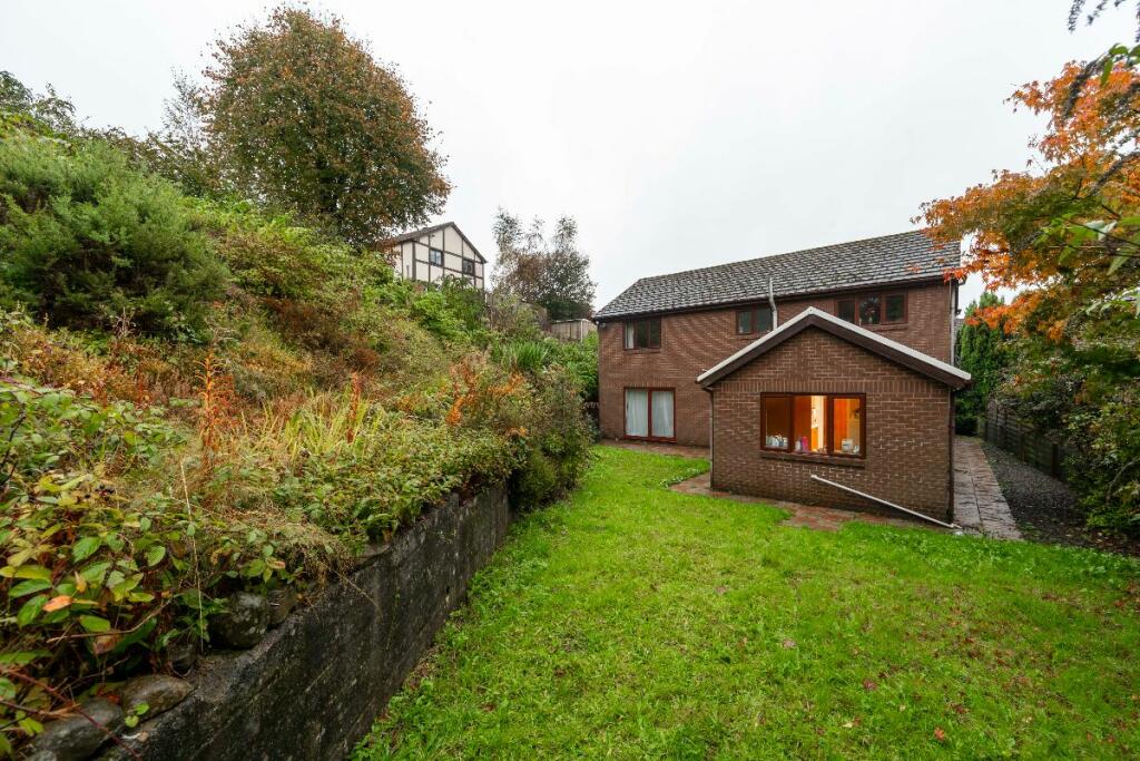 4 bed Detached
