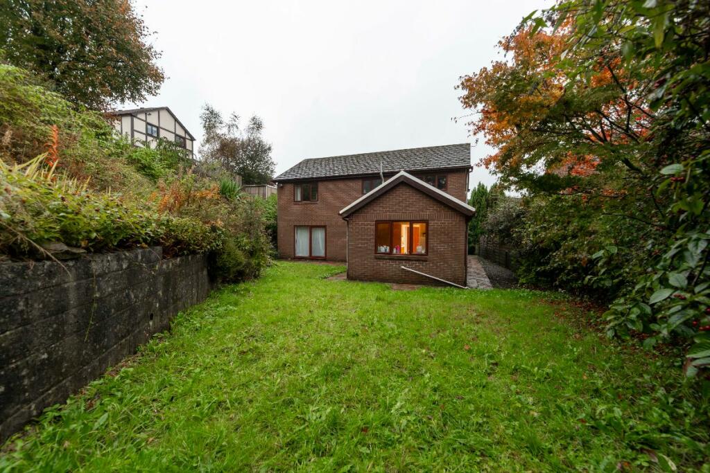 4 bed Detached