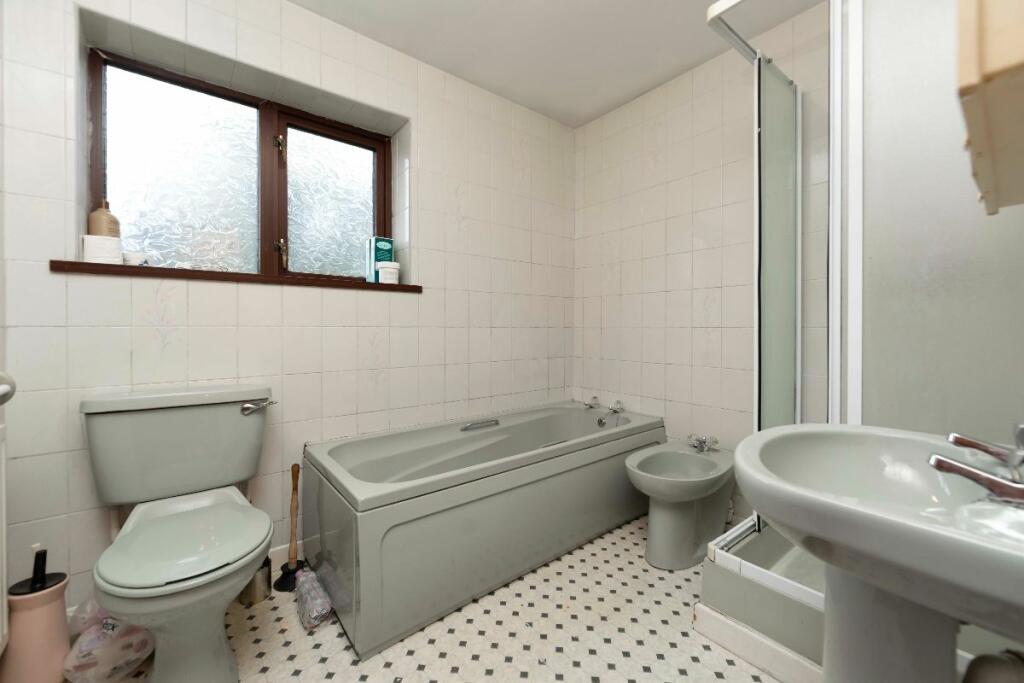 4 bed Detached