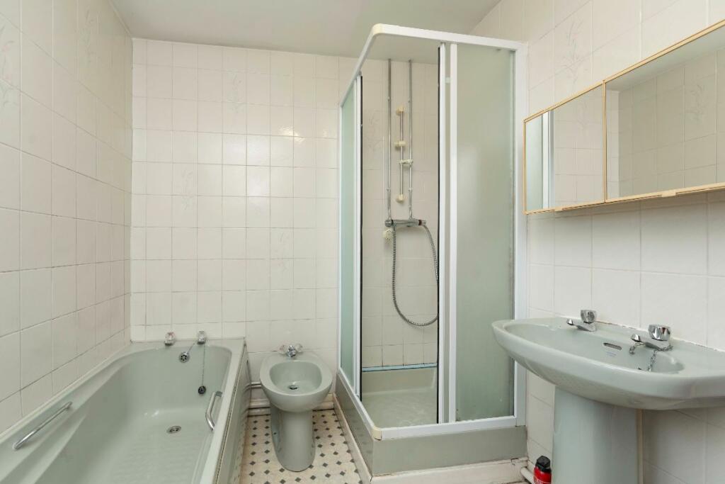 4 bed Detached