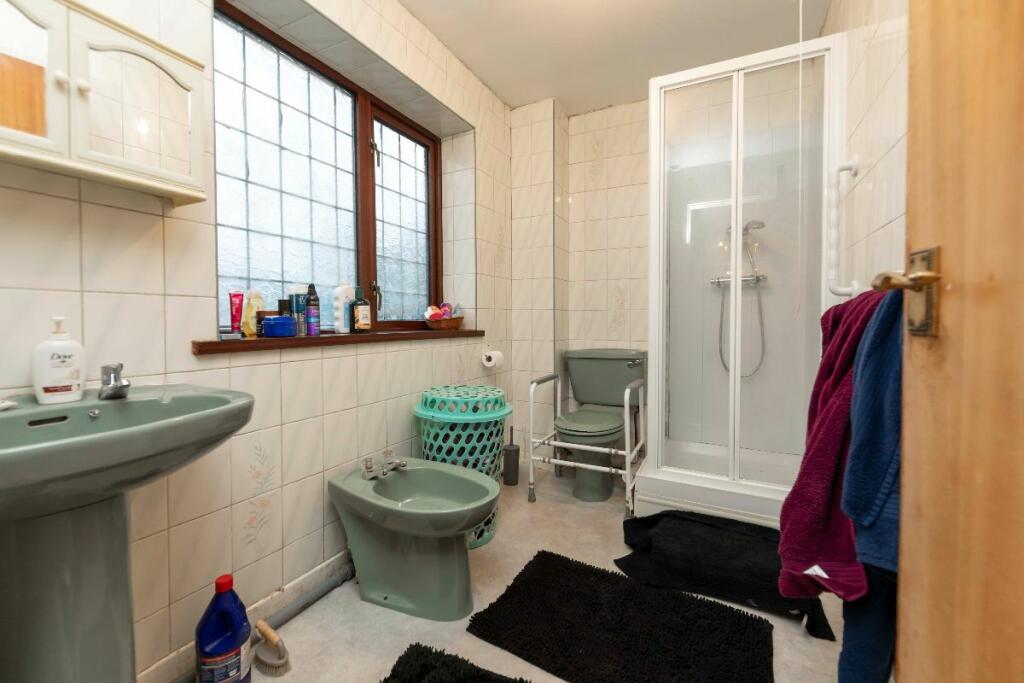 4 bed Detached