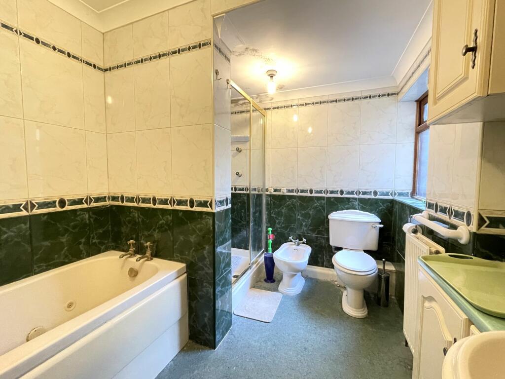 4 bed Detached Bungalow