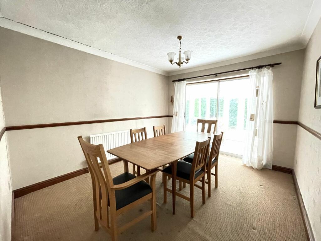 4 bed Detached Bungalow