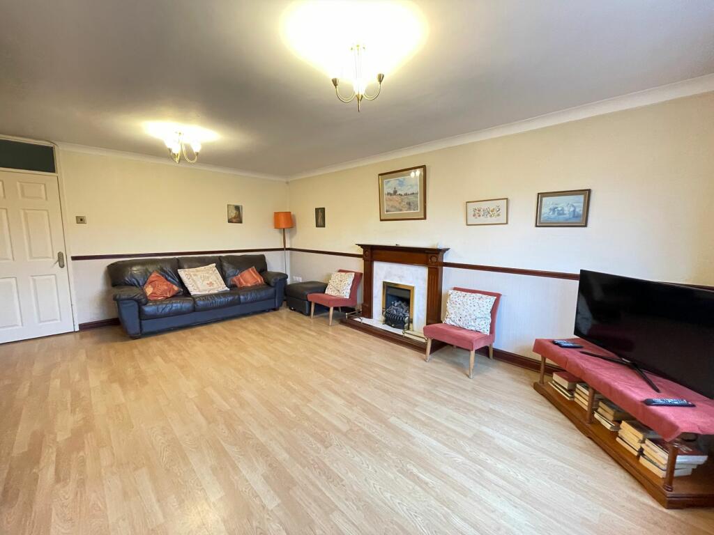 4 bed Detached Bungalow