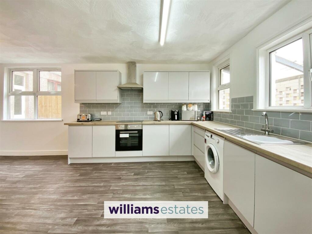 6 bed Terraced