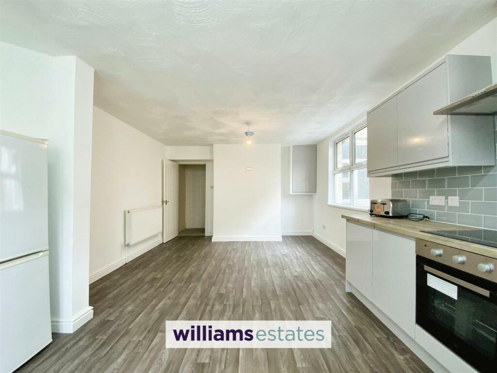 6 bed Terraced