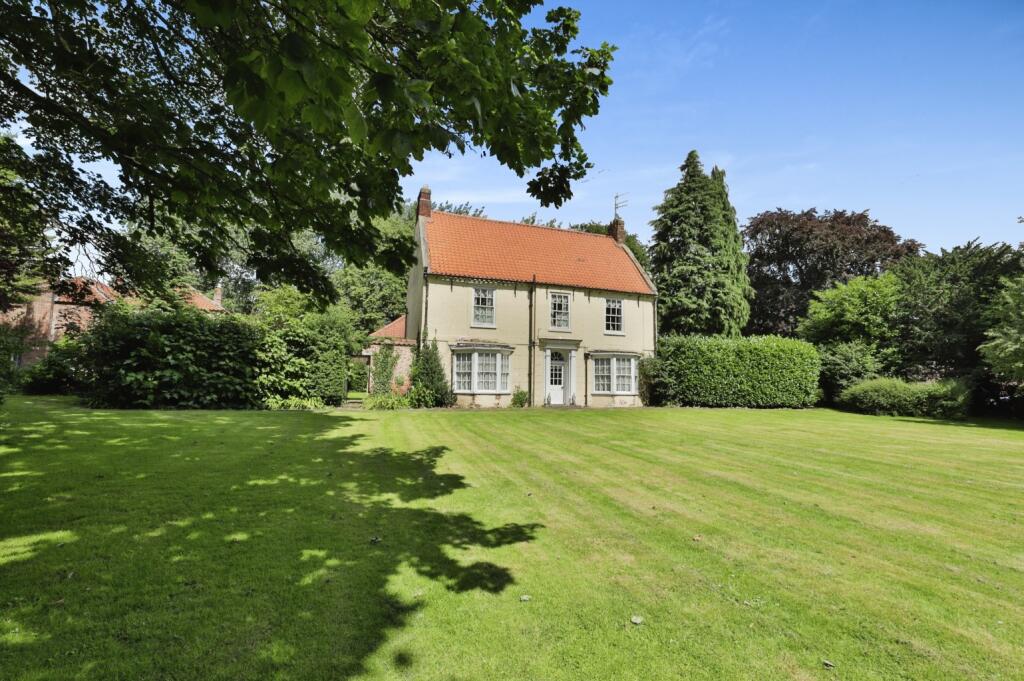 6 bed Detached