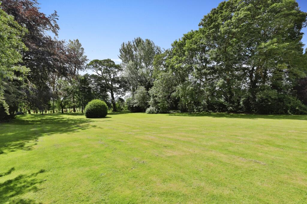 6 bed Detached