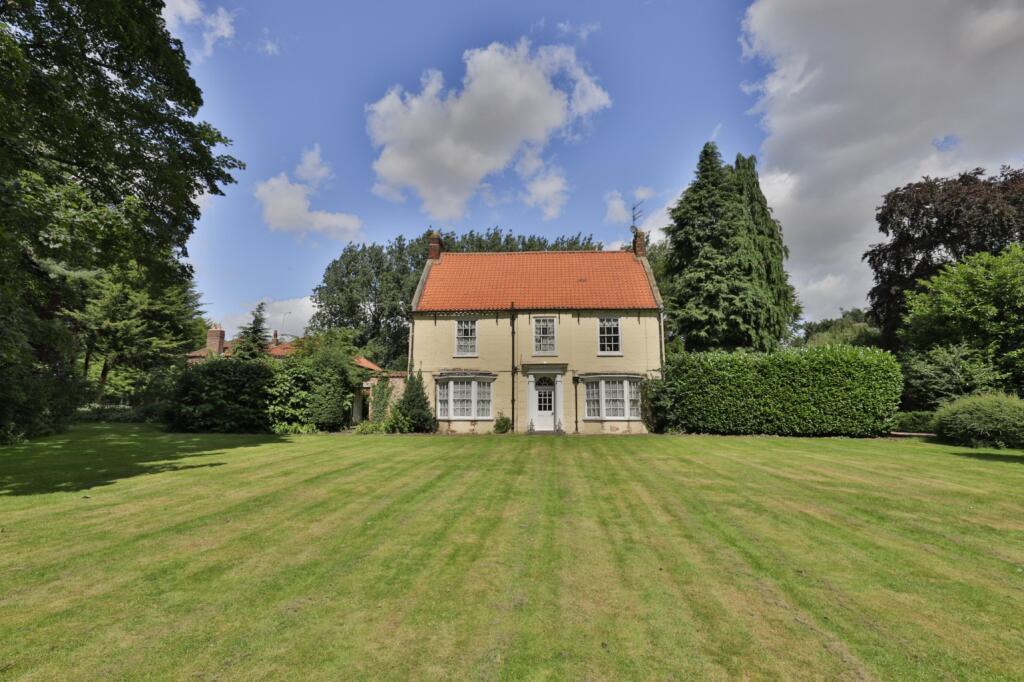6 bed Detached