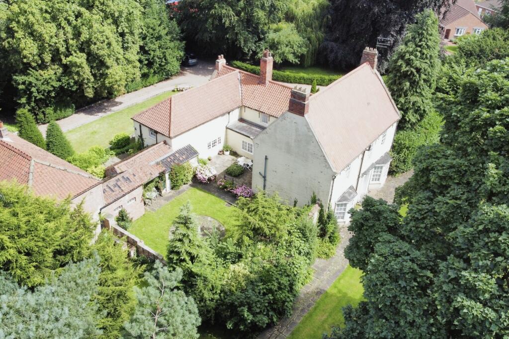 6 bed Detached