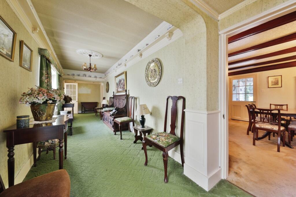 6 bed Detached
