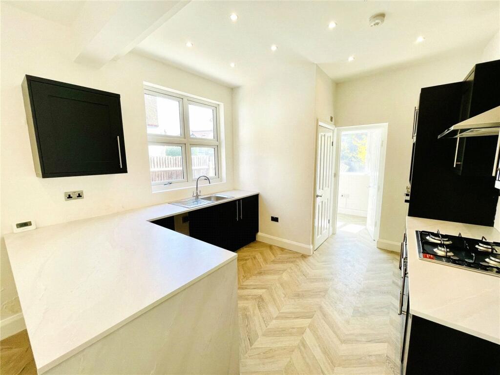 5 bed Semi-Detached