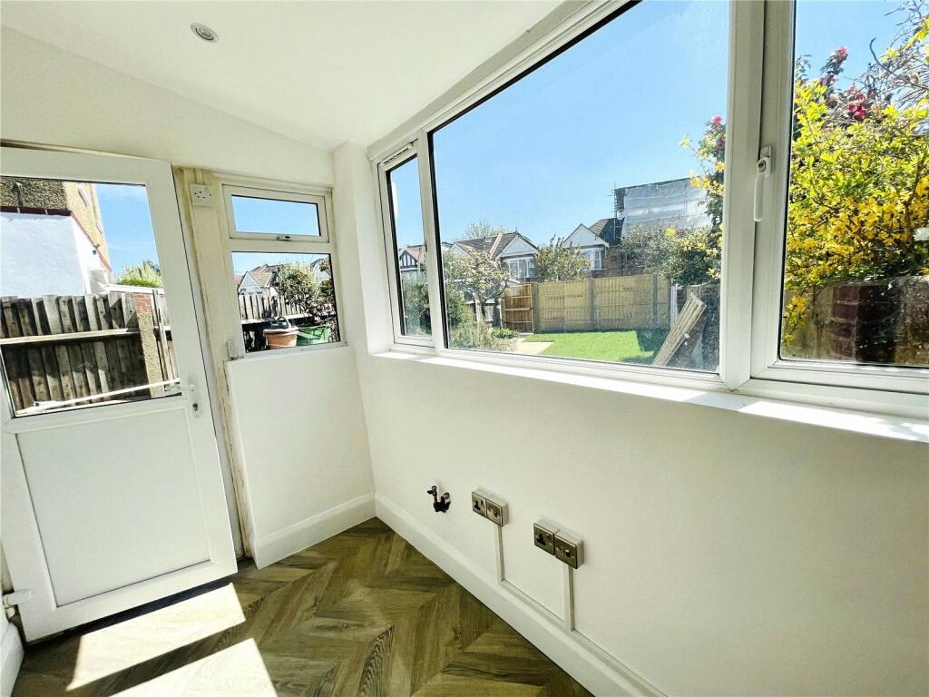 5 bed Semi-Detached