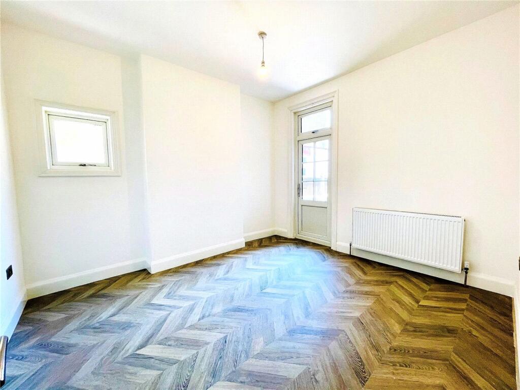 5 bed Semi-Detached