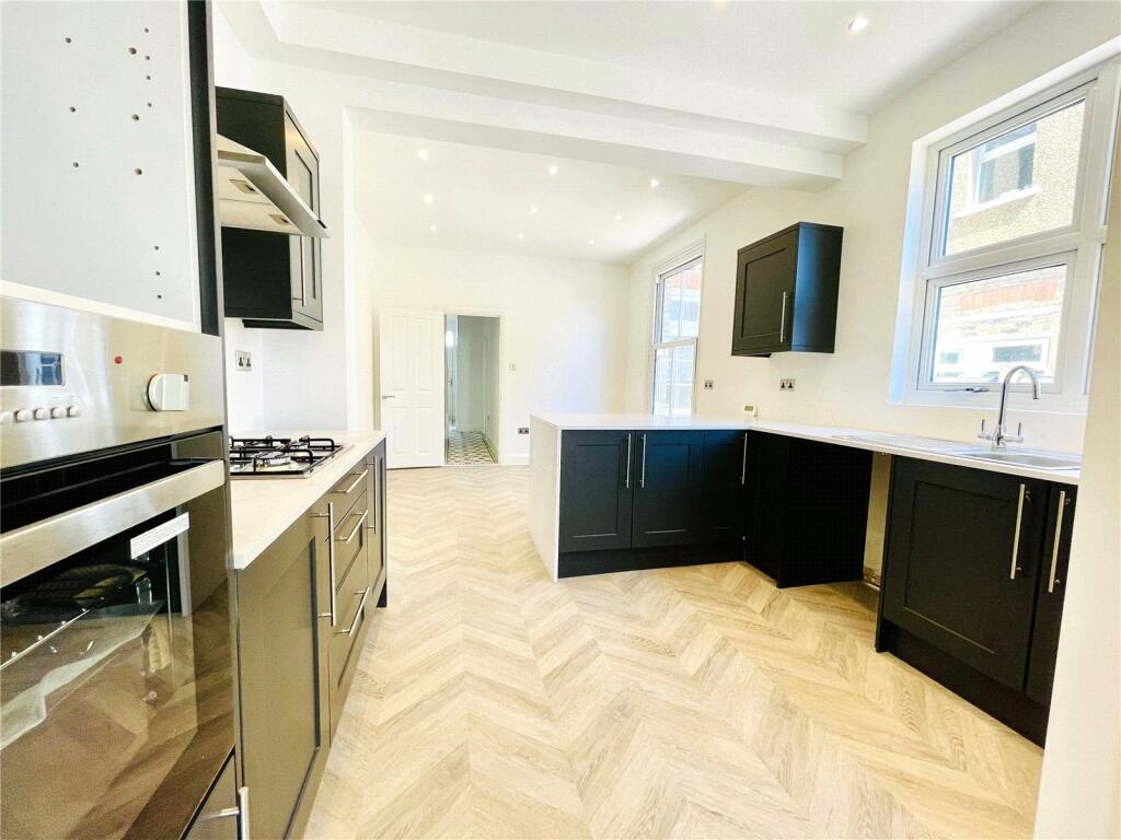 5 bed Semi-Detached