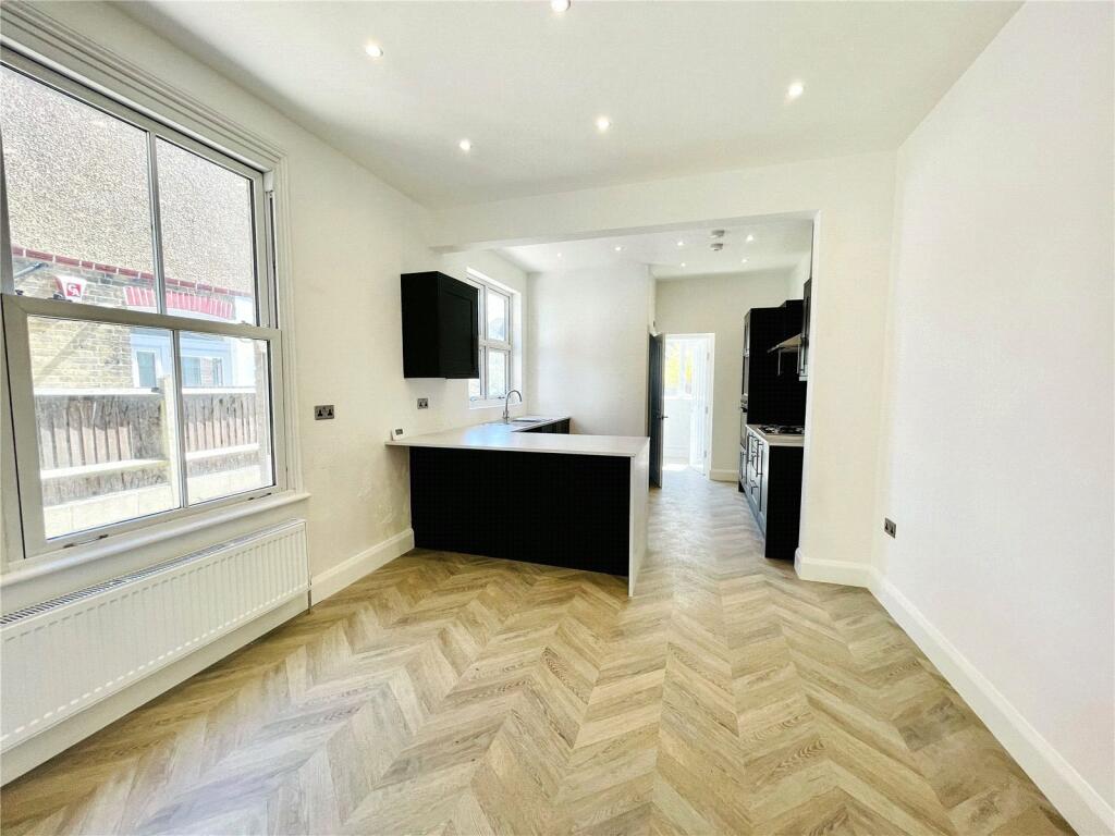 5 bed Semi-Detached