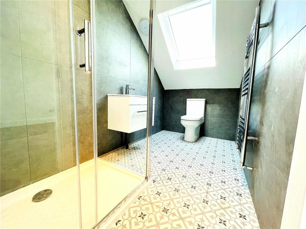 5 bed Semi-Detached