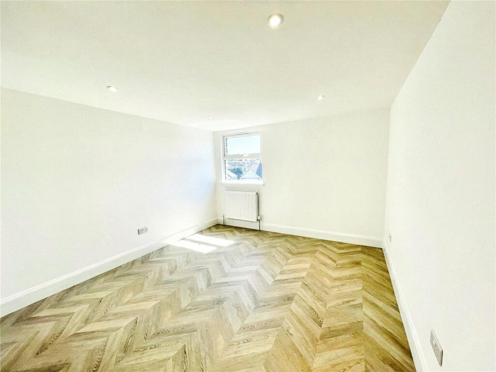 5 bed Semi-Detached