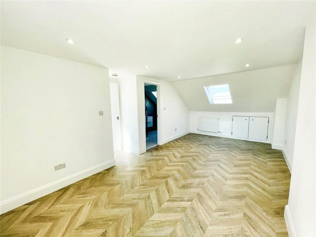 5 bed Semi-Detached