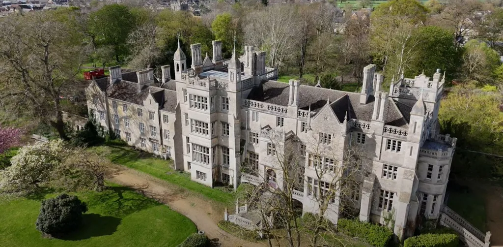 25 bed Country House