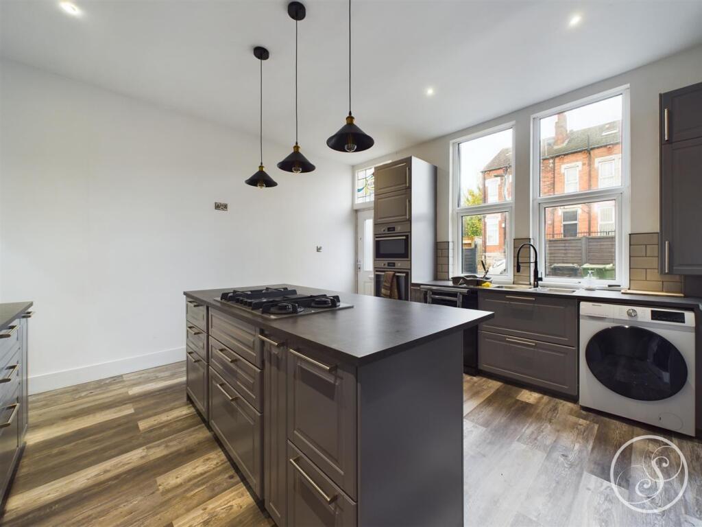 4 bed End of Terrace