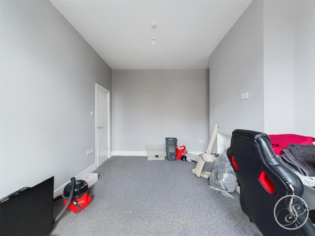 4 bed End of Terrace