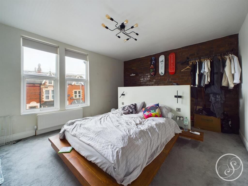 4 bed End of Terrace