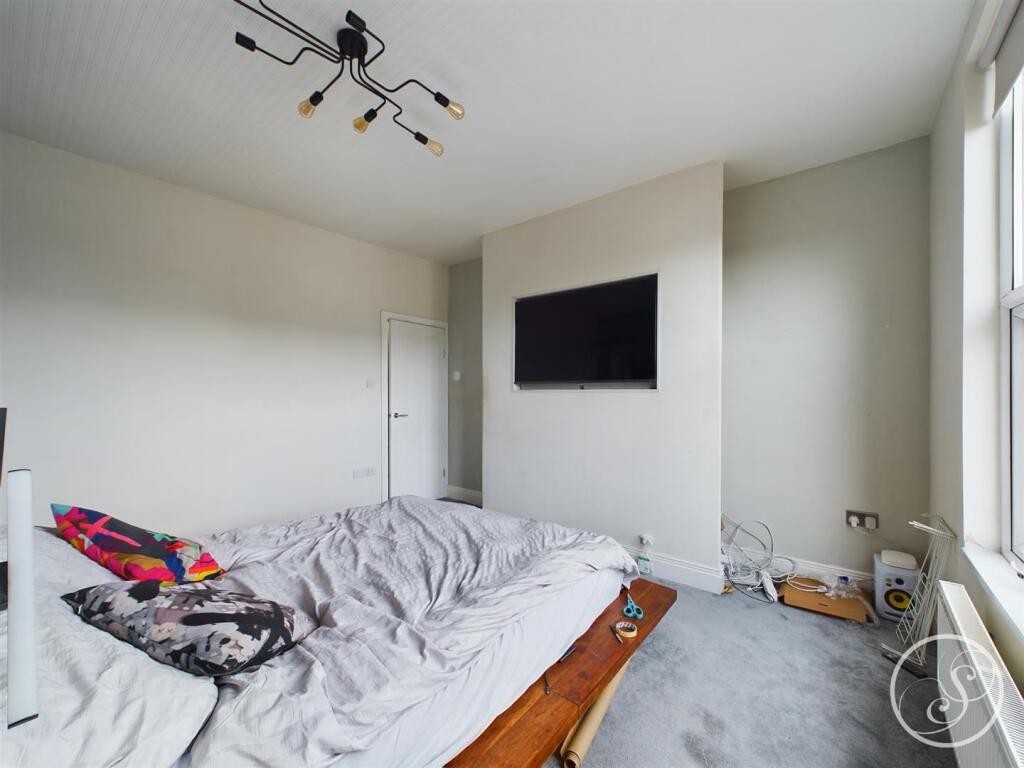 4 bed End of Terrace