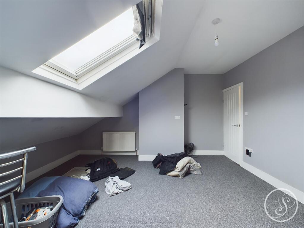4 bed End of Terrace