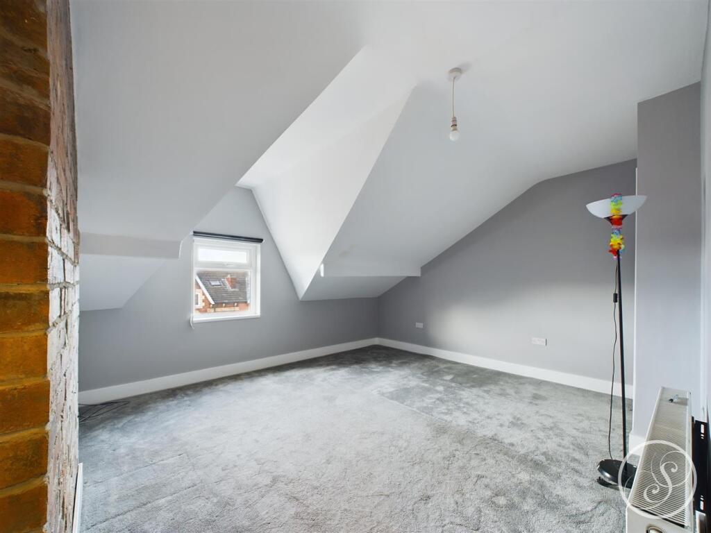 4 bed End of Terrace