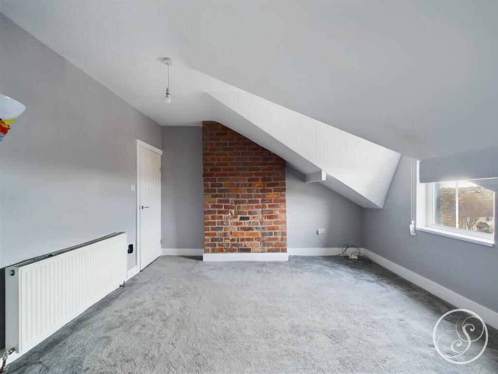 4 bed End of Terrace