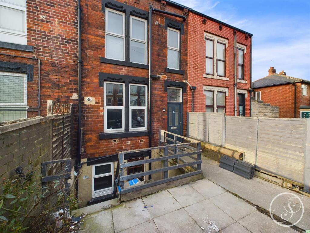 4 bed End of Terrace