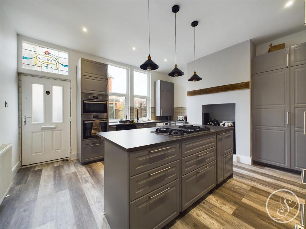 4 bed End of Terrace