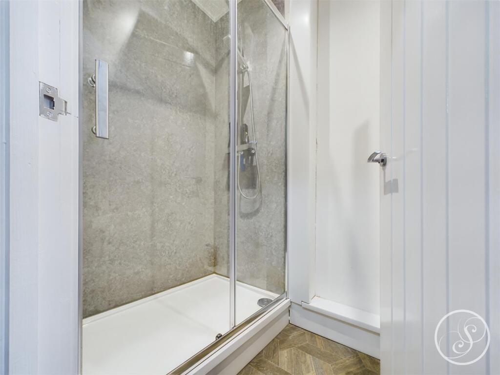 4 bed End of Terrace