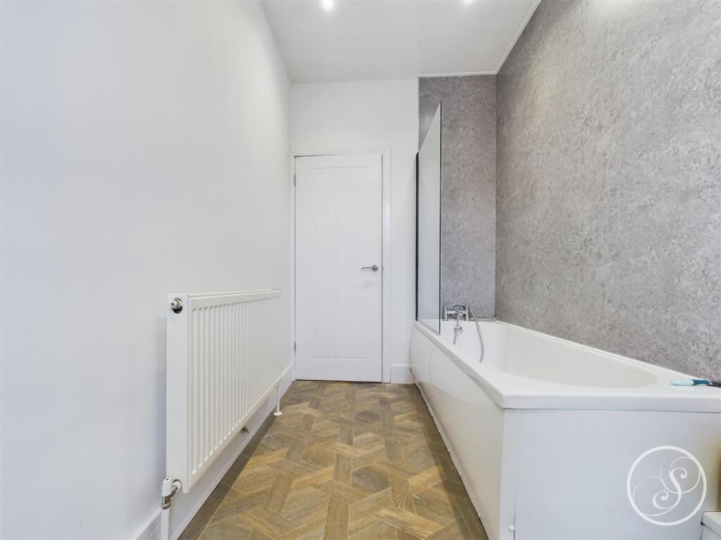 4 bed End of Terrace