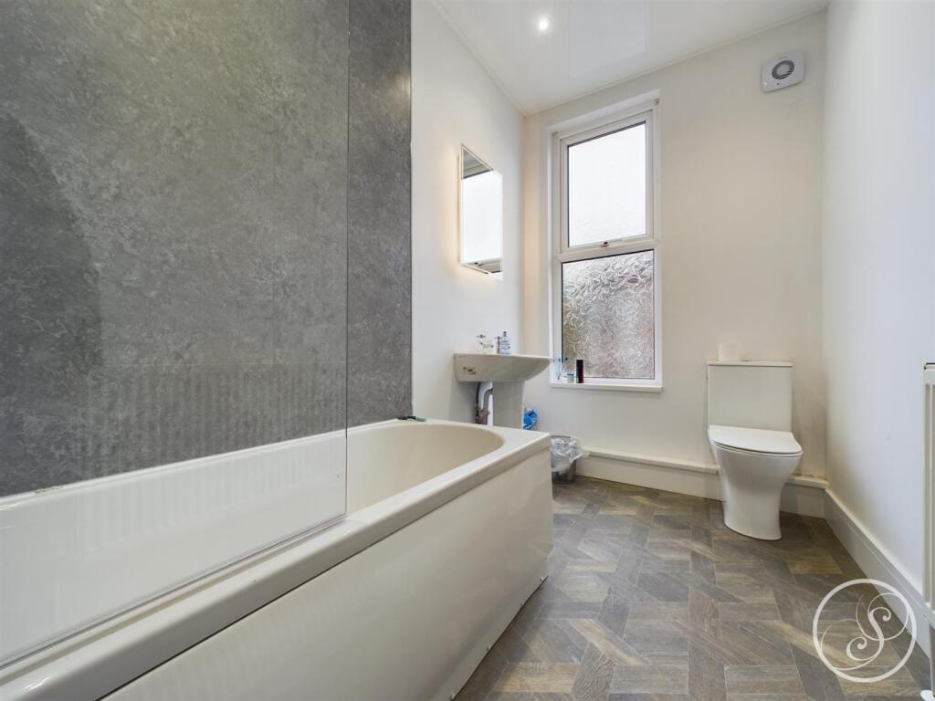 4 bed End of Terrace