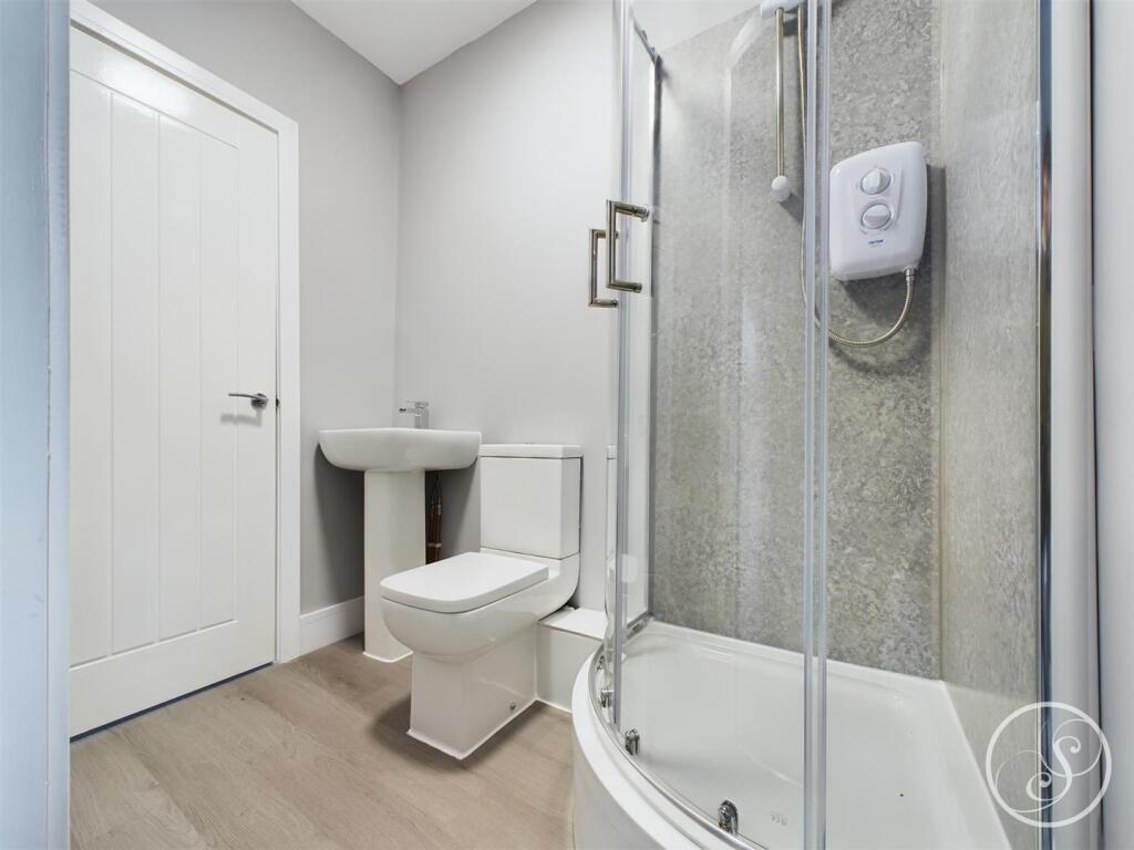 4 bed End of Terrace