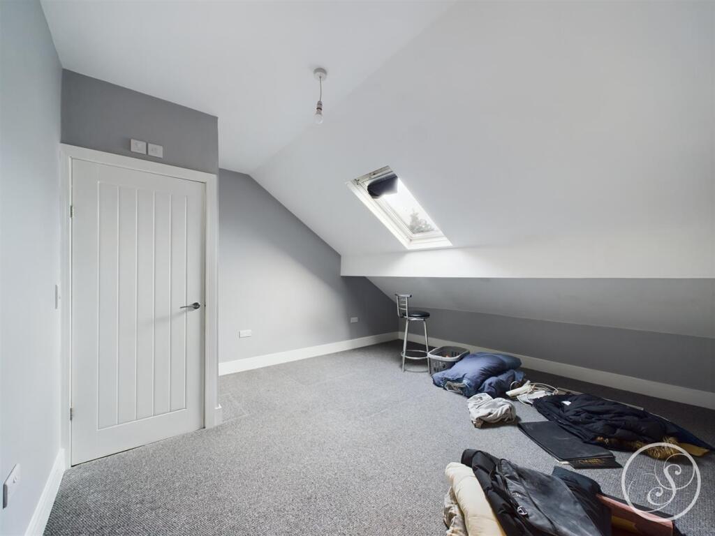 4 bed End of Terrace