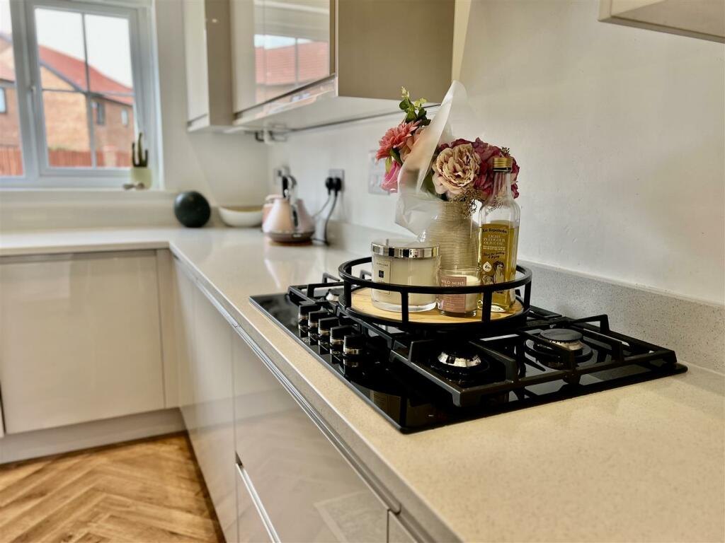 4 bed Detached
