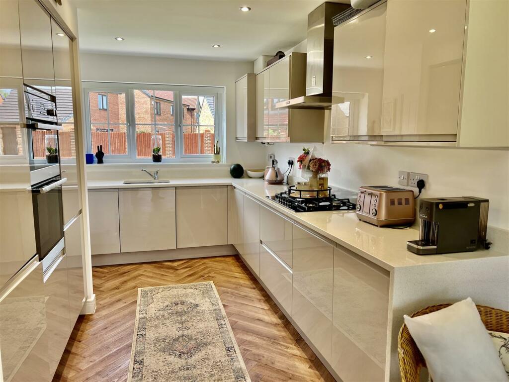 4 bed Detached